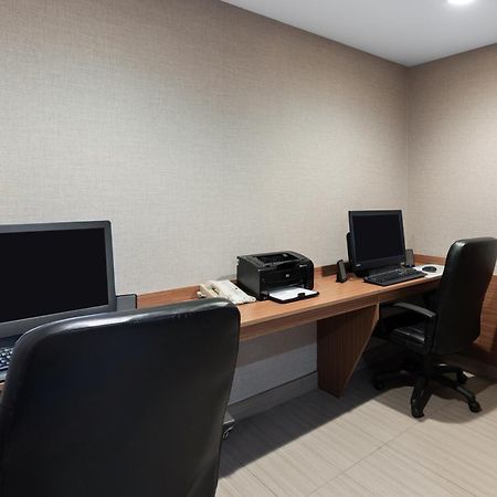 Microtel Inn & Suites By Wyndham Kirkland Lake Bagian luar foto