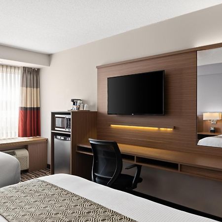 Microtel Inn & Suites By Wyndham Kirkland Lake Bagian luar foto