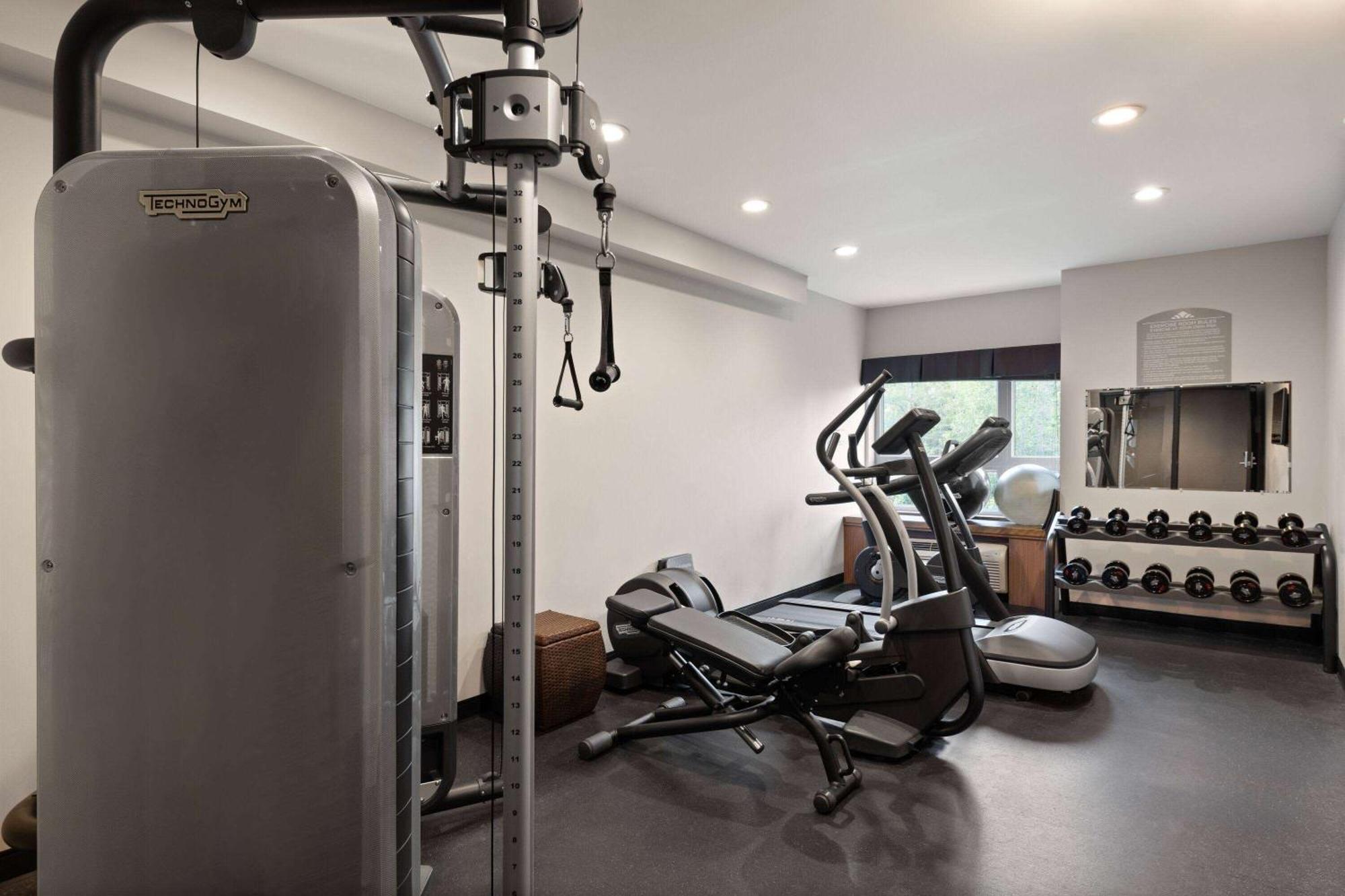 Microtel Inn & Suites By Wyndham Kirkland Lake Bagian luar foto