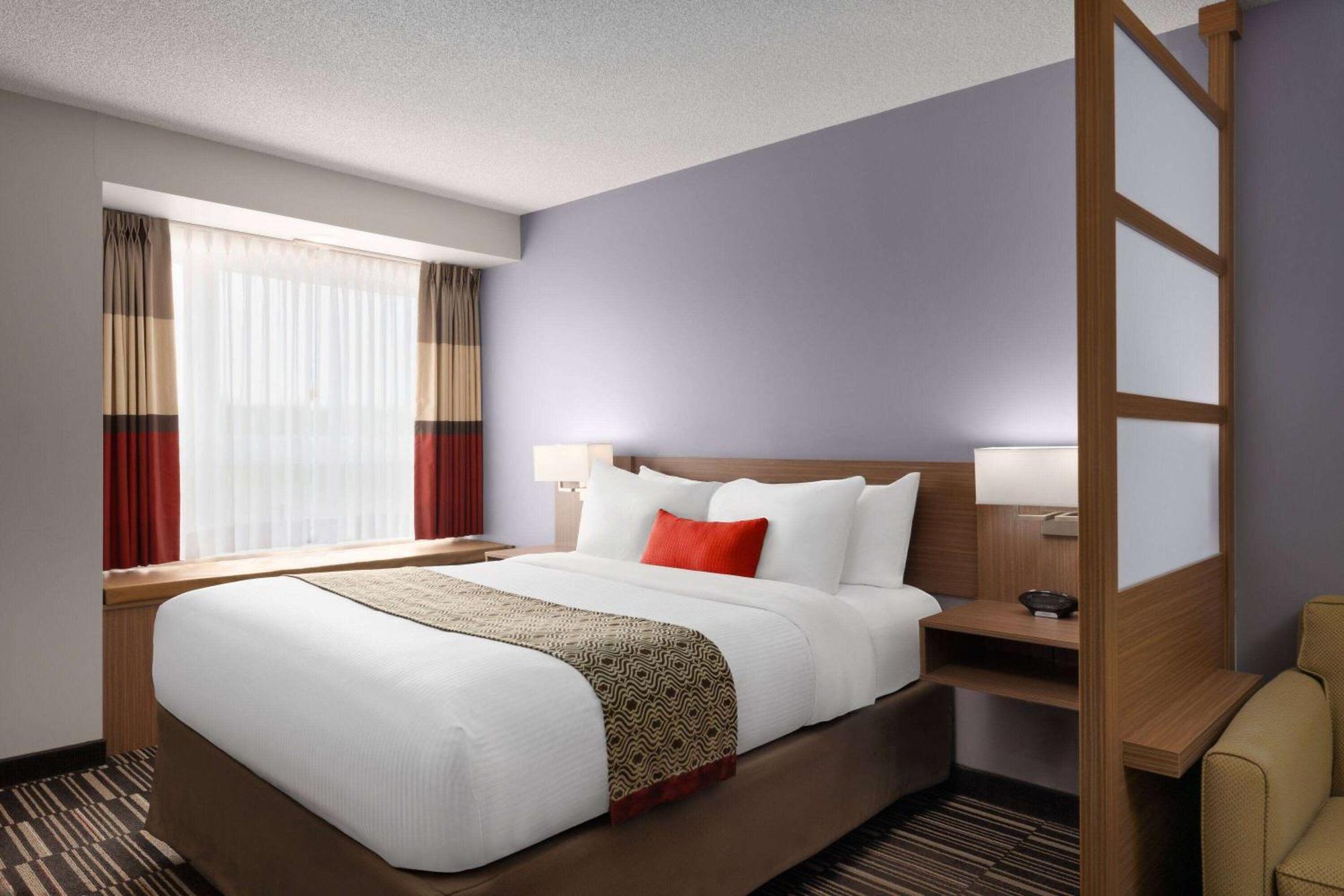 Microtel Inn & Suites By Wyndham Kirkland Lake Bagian luar foto