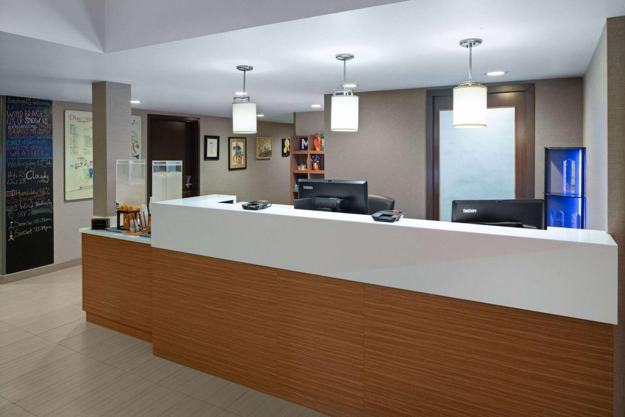 Microtel Inn & Suites By Wyndham Kirkland Lake Bagian luar foto