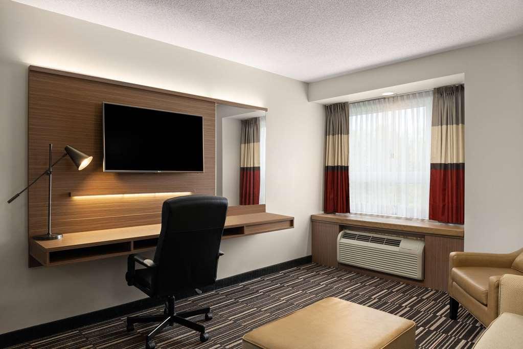 Microtel Inn & Suites By Wyndham Kirkland Lake Ruang foto