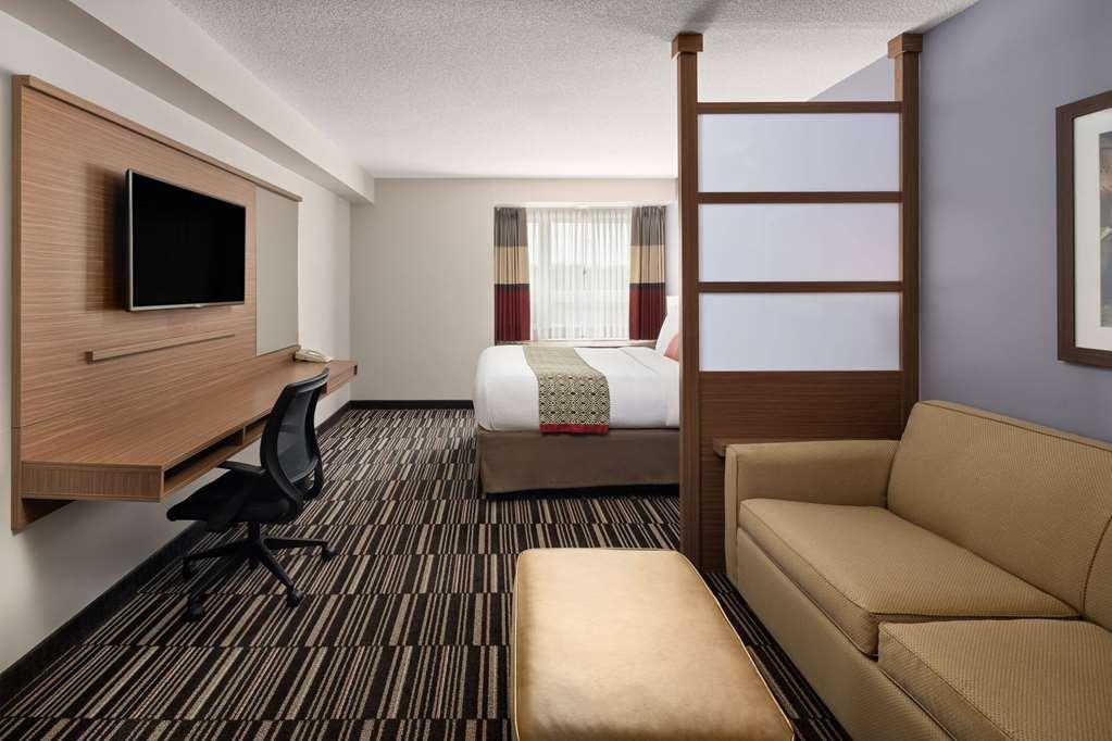 Microtel Inn & Suites By Wyndham Kirkland Lake Ruang foto