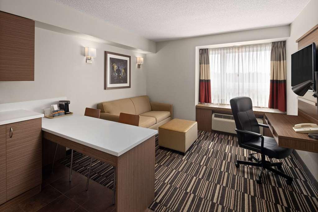 Microtel Inn & Suites By Wyndham Kirkland Lake Ruang foto