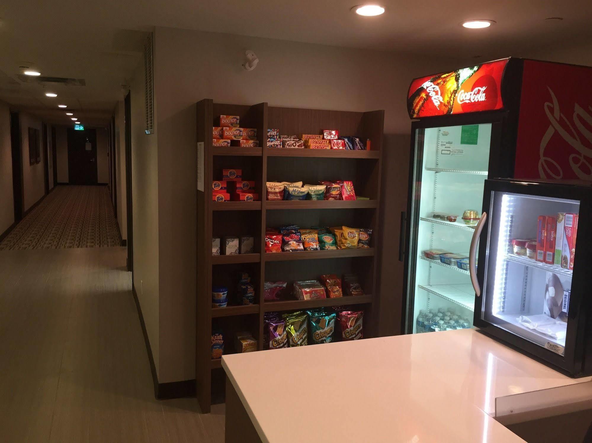 Microtel Inn & Suites By Wyndham Kirkland Lake Bagian luar foto